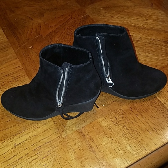 Black fuax suede ankle boots - Picture 2 of 5